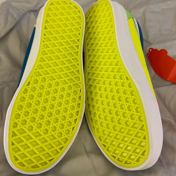 Vans - Picture 4 of 4